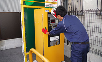 駐車場清掃精算機、発券機の清掃